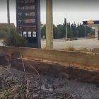 Las llamas llegaron cerca de la gasolinera.