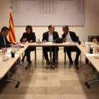 El conseller de la Presidència, Albert Dalmau, acompanyat pel Delegat del Govern a les Terres de l'Ebre, Joan Castor, en la reunió amb els alcaldes afectats per l'incendi de Paüls.