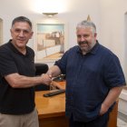 Fotografia de Joan Josep Garcia, president de Secomsa, i Ernest Roigé, president del Consell Comarcal del Baix Camp, que intercanviaran els càrrecs a mig mandat