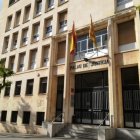 L’acusat hauria intentat desacreditar les famílies denunciants per minimitzar l’impacte de les acusacions.