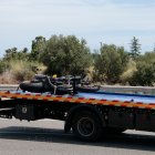 La grua s'endú la moto implicada en un accident mortal a Montbrió del Camp