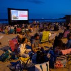 Imatge de la platja de l’Arrabassada abans de que comencés la sessió de cinema.