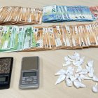 Imatge dels diners i les substàncies les substàncies intervingudes.