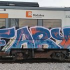Tren de Rodalies pintant per uns grafiters al Vendrell
