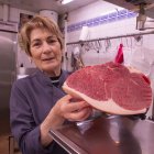 Nuri Pié, propietària de la parada Carn de cavall Nuri Pié al Mercat del Carrilet