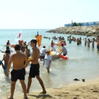 Un instant de les andòmines a la platja del Miracle.