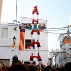 2 de 8 sense folre carregat de la Colla Joves Xiquets de Valls a la diada de la Mare de Déu d'Agost de la Bisbal del Penedès