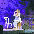 L’artista Elena Gadel va encetar la programació del Festival Roca Foradada amb un concert al Port de Torredembarra el divendres 1 d’agost.