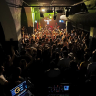 Imatge d’arxiu d’un concert de tribut als Hombres G d’aquest any amb la Sala Zero plena de gom a gom.