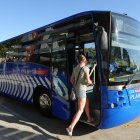 Un vehicle del Bus Blau, que connecta barris i equipaments de Vila-seca.