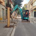 Fotografia de maquinària treballant en la segona fase d’obres de reordenació urbanística del carrer Ample de Reus
