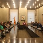 El president de la Generalitat, Salvador Illa; i la consellera de Territori, Sílvia Paneque; es reuneixen amb representants d'Adif i Renfe