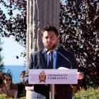 L'alcalde, Rubén Viñuales, durant el seu discurs aquest dijous, en l'acte d'ofrena floral a Rafael Casanova.