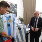 Samarretes amb el '10' de Messi, intervingudes en operacions contra el top manta.