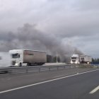 Imatge del camió traient fum.