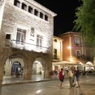 La visita guiada nocturna és una de les propostes destacades de cada estiu a Montblanc.