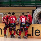 Els jugadors del Reus Deportiu Brasilia rebent les indicacions del tècnic Jordi Garcia.