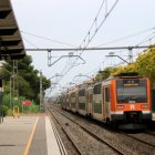 Un tren de la línia R2 Sud entra a l'estació de Calafell
