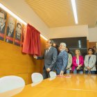 El president del Parlament de Catalunya, Josep Rull, va ser l’encarregat de destapar la cortina i descobrir les fotografies dels expresidents del Consell Social de la URV.