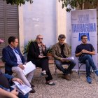 El cartell d’enguany, obra del dissenyador Pau Llop, simbolitza els tres estats de l’aigua: líquid, sòlid i gasós.