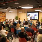 La nova ordenança de venda no sedentària, català oral bàsic, habilitats digitals, atenció al client, intel·ligència artificial i comptabilitat bàsica son algunes de les temàtiques dels cursos