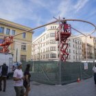 Imatge de la instal·lació de la prova pilot de l’Envelat a la plaça Corsini.