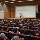 Imatge de la reunió entre Ajuntament de Tarragona, Urbaser i UGT amb els treballadors del servei de la neteja.