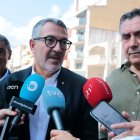 El conseller Sàmper, durant l'atenció a mitjans a Ràpita