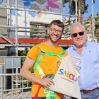 L'alcalde Pere Granados visitant el mural de Noé Peiró