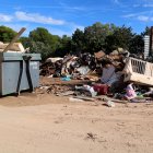 Munts d'elements danyats pels aiguats a Alcanar Platja.