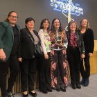 María Jménez, tercera per la dreta, amb la resta de representants de la URV