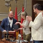 La sessió ha començat amb la lectura d’una declaració institucional de suport als municipis de les Terres de l’Ebre afectats pels forts aiguats provocats per la DANA Alice