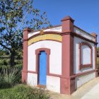 El projecte contempla la construcció d’una caseta d’arribada pel dipòsit.