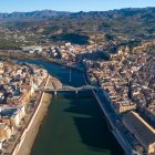 Per poder accedir a aquests ajuts caldrà complir un seguit de requisits com ara estar empadronats al mateix domicili almenys durant els últims dos anys