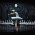 Un elenc d'artistes conformat per nou nacionalitats diferents donen cos a la producció clàssica.