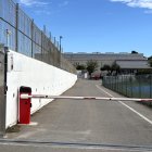 Qualsevol persona que encara no hagi tramitat el permís pot fer-ho a la recepció del pavelló.