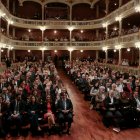 El Teatre Bartrina de Reus, ple per a l'acte institucional d'inauguruació de l'Any Gaudí