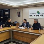 Imatge de la reunió entre Viñuales i representants del Consell Comarcal del Baix Penedès.