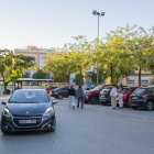 Fotografia de l'estat actual de la zona blava d'aparcament davant la Biblioteca Central Xavier Amorós.