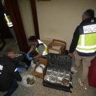 La policia ha intervingut més de 240 kg de substàncies estupefaents, material per al cultiu intensiu i una arma de foc.