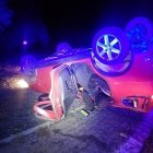 Estat en que va quedar el turisme després de bolcar durant una persecució policial.