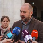 El conseller Xavi Puig atenent als mitjans.