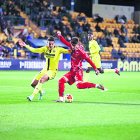 El davanter del Nàstic Álex Jiménez en una de les poques aproximacions a l’àrea del conjunt grana contra el Villarreal B.