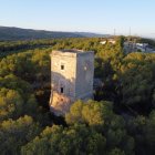 Fotografies de la Torre del Telègraf i l’entorn dels Masos, entre els que s’observa l’abandonament i els cables desprotegits