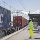 En aquests moments es treballa per rematar les andanes i muntar els blocs constructius.