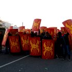 Un centenar de treballadors convocatas per l'STR bloquegen els accesos al polígon nord de Repsol Tarragona