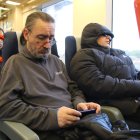 Jordi Liébans, membre de la plataforma Dignitat a les Vies, durant el trajecte per anar des de Reus a Barcelona