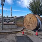 El tram renovat està situat al pont d'accés a l'avinguda Roma, sobre el riu Francolí.