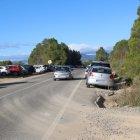 Imatge d'arxiu del voral d'accés a l'estació de Camp de Tarragona, ple de cotxes.
