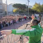 La Gran Nadala de Canal Reus 2025 va reunir a gairebé 1.500 infants a la plaça de l'Univers.